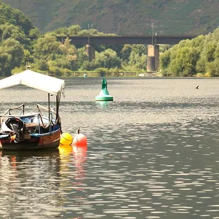 Holiday home Zeller Kehr - Aussergewohnliches Haus Mit Toller Aussicht Zell an der Mosel
